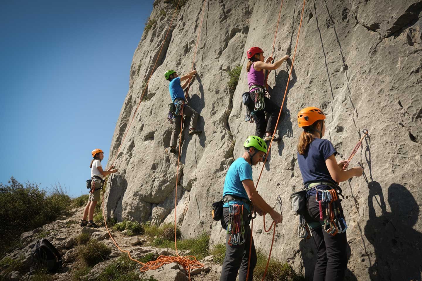 Gruppe - klettern am Fels